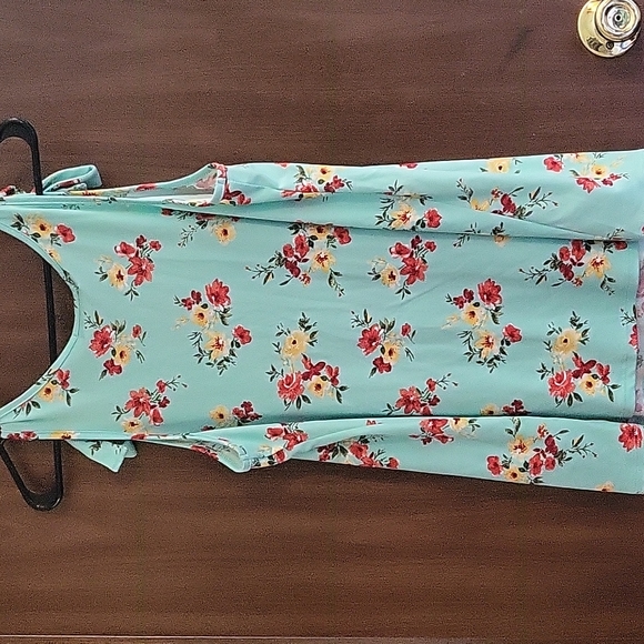 Floral Tank - Picture 4 of 5